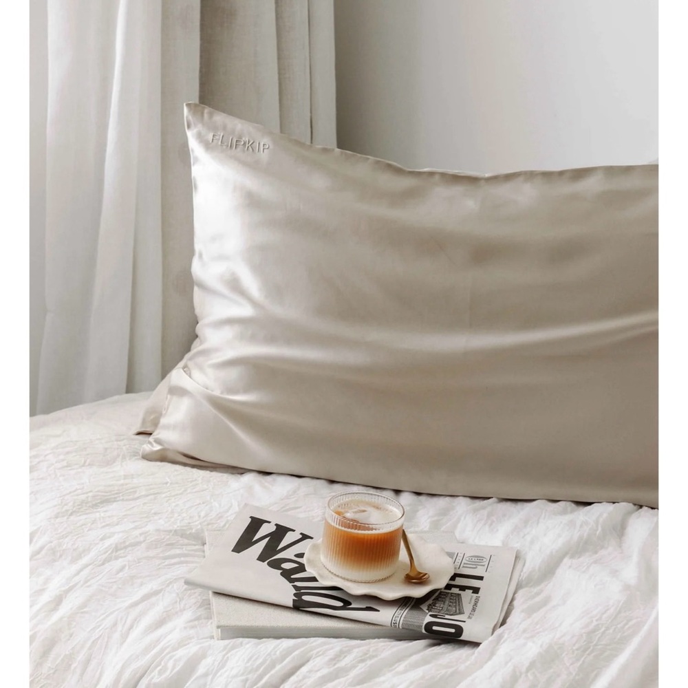 NEW! FLIPKIP Pillowcase - Picture 1 of 5